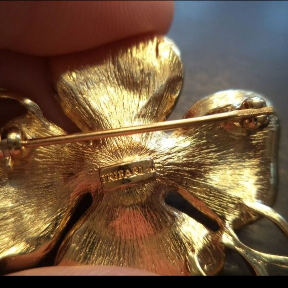 RARES VTG ESTATE SIGNED TRIFARI ENAMELED FLOWER 2" BROOCH EXCELLENT CONDITION - Picture 3 of 12